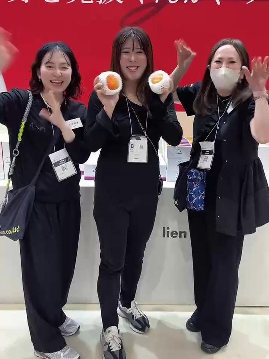 リアンブースで手を振る来場者の皆様