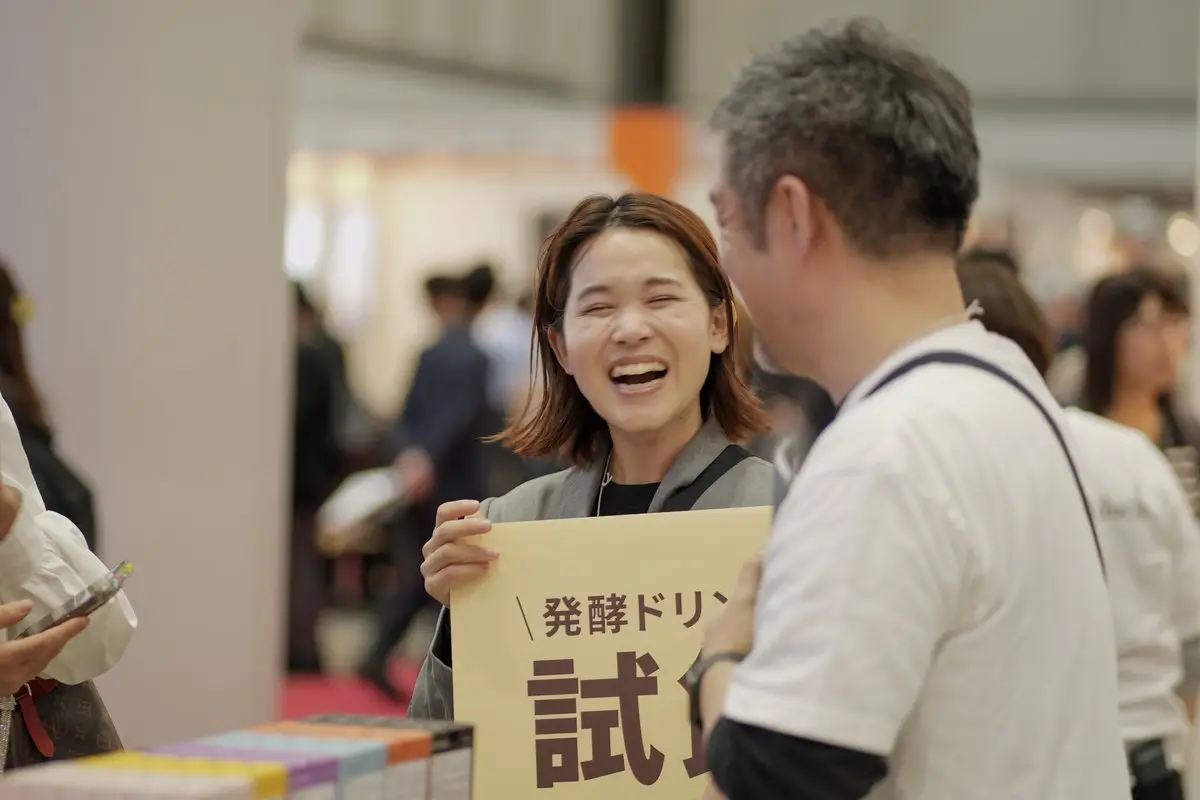 ブースでの試飲と会話